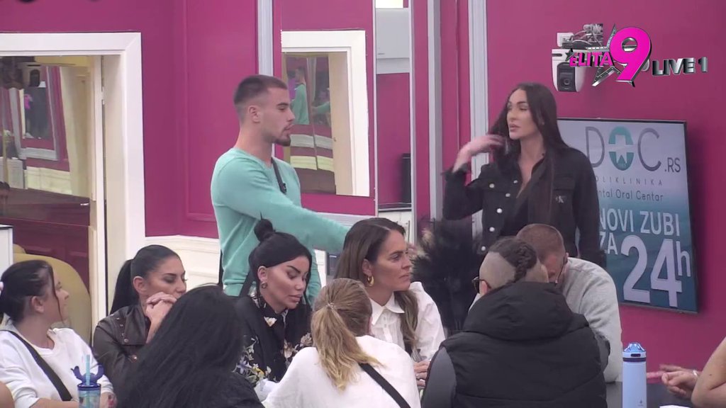 Haos: Takmičari razapeli Dušicu i Viktora zbog ulaska u fejk vezu, Janjuš ubacio u petu brzinu i prodrmao im kavez! (VIDEO)
