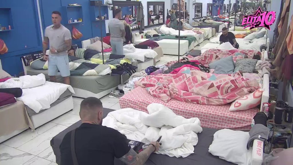 Ovakva žurka se ne pamti! Prštali poljupci na sve strane, Slađa smuvala Leona, pa imala odnose sa Carem, Aneli i Filip pomirenje pečatirali ispod jorgana, Mateja smuvao ovu lepoticu
