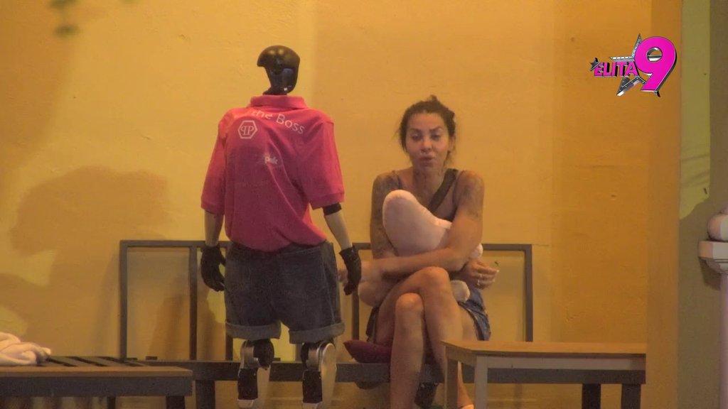 KVARNA JE, ŽELI DA NANOSI ZLO LJUDIMA: Aneli nazvala Sofiju spletkarom, roni suze zbog uverenja da je pokušava da unese NEMIR u njen odos sa Filipom! (VIDEO)