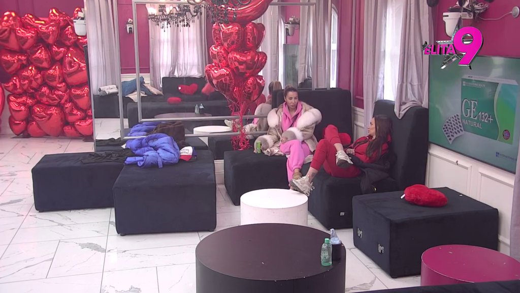 Poslala me u izolaciju, uzela Anđela... Aneli prevrće očima na Jakšićku, ne veruje kakav NOŽ U LEĐA JOJ JE ZARILA! (VIDEO)