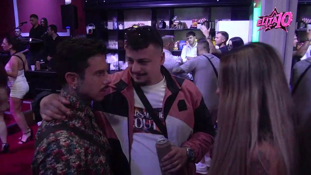 Prešao preko ponosa: Filip rešio da priđe Aneli, pa zatražio od nje samo jedno! (VIDEO)