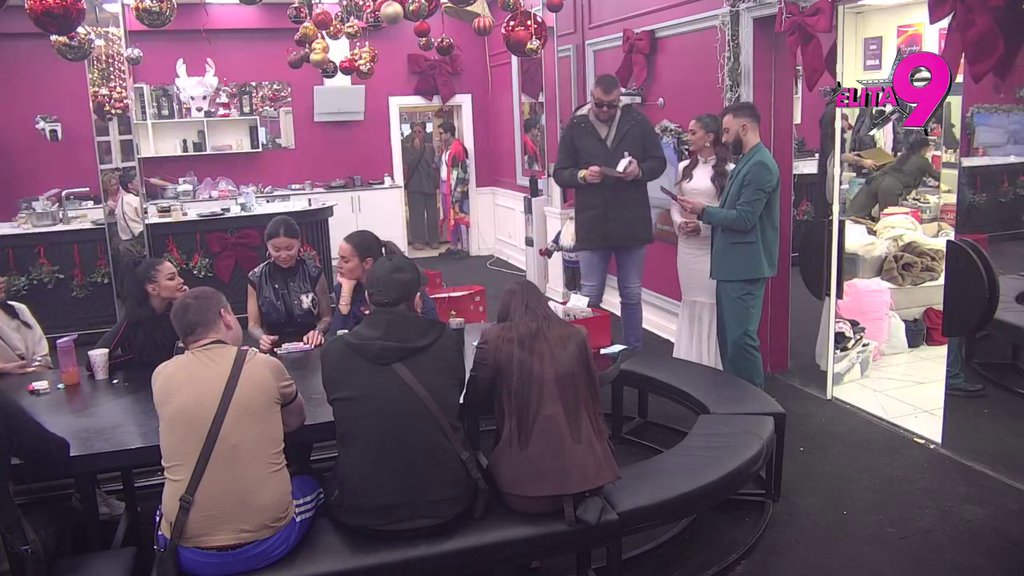 ŠOK U BELOJ KUĆI! Mina Vrbaški kroz suze progovorila o ocu, s kojim nije govorila godinama: Čudno mi je da kažem tata, ali... (VIDEO)