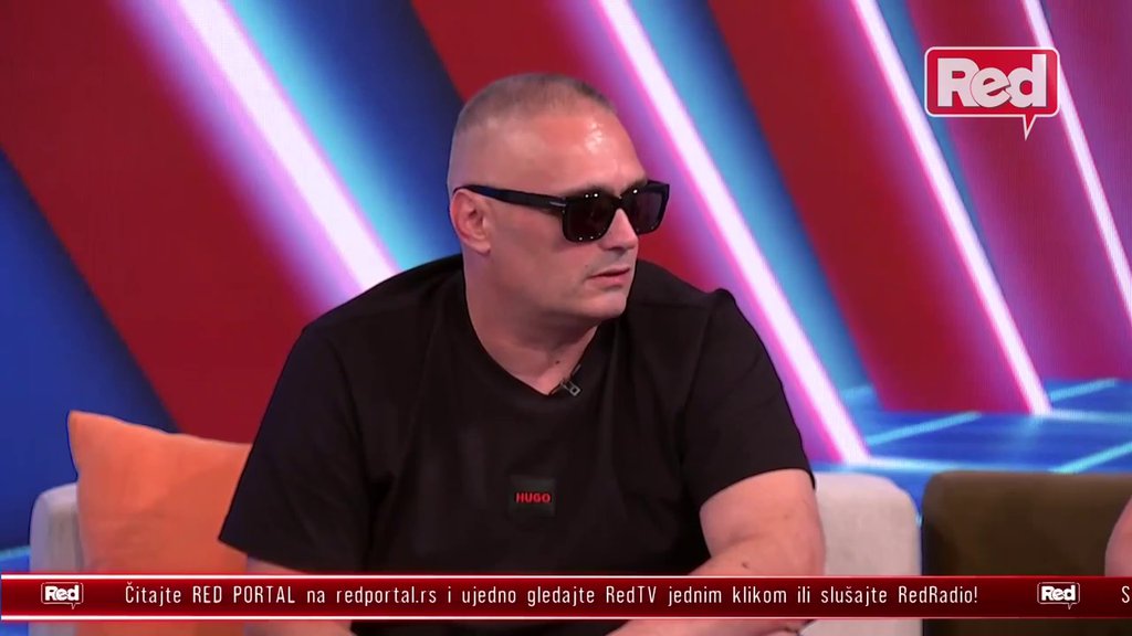 NAJNOVIJI SKANDALOZNI DETALJI! Sale Luks rešeta informacijama o prošlosti Dušice Đokić! Šok prepiske u njegovom telefonu: KLIJENTE JE OPIJALA... (VIDEO)