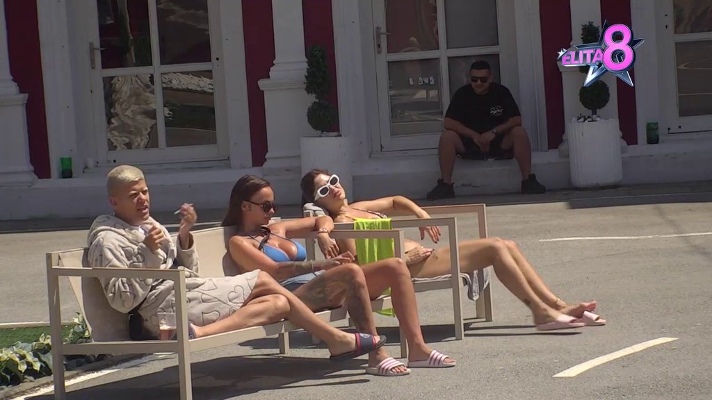 DE*ILU JEDAN ISKOMPLEKSIRANI: Bebica doveo Teodoru do tačke pucanja, pa Stanić žestoko opleo po njemu: LIČIŠ NA GARGAMELA! (VIDEO)