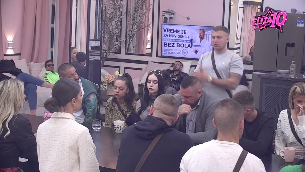 Promenila je ponašanje prema meni, opuštenija je: Karić siguran da bi mu Anđela sve oprostila, ona odmah počela da reži i ratuje sa njim! (VIDEO)