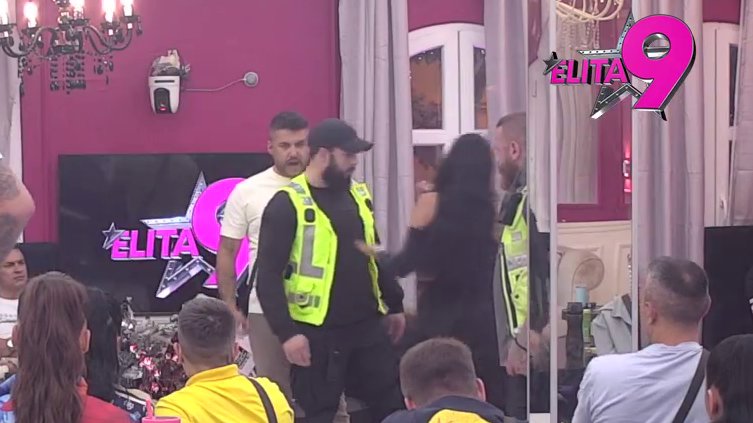 To snajka... Mustafa stao na Majinu stranu tokom svađe sa Asminom, jednim gestom sve otkrio (VIDEO)