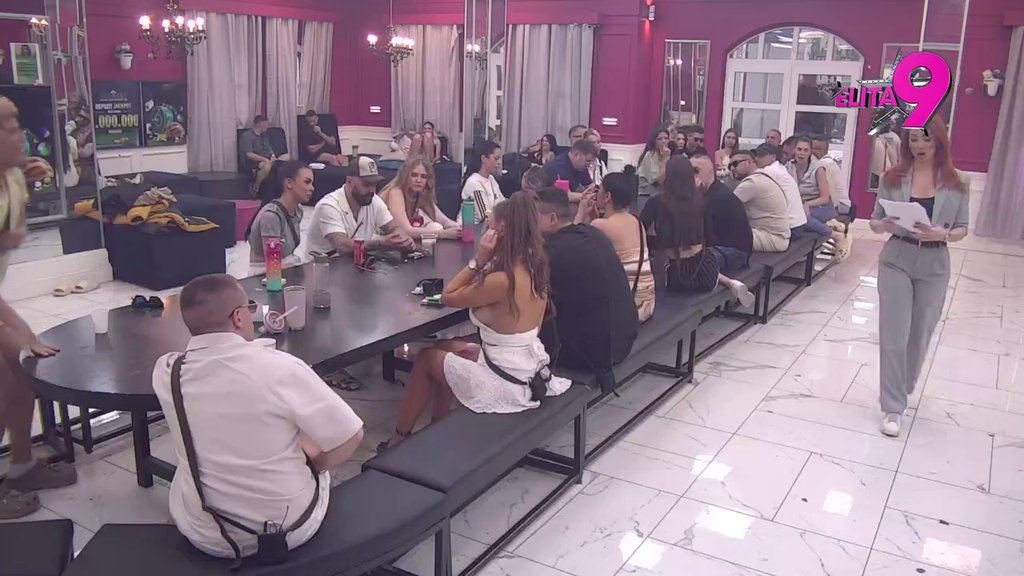 Sad je sve jasno! Maja opravdala Asminovo prisustvo tokom njenog tuširanja, uošte joj nije smetalo: Gledao me u oči (VIDEO)