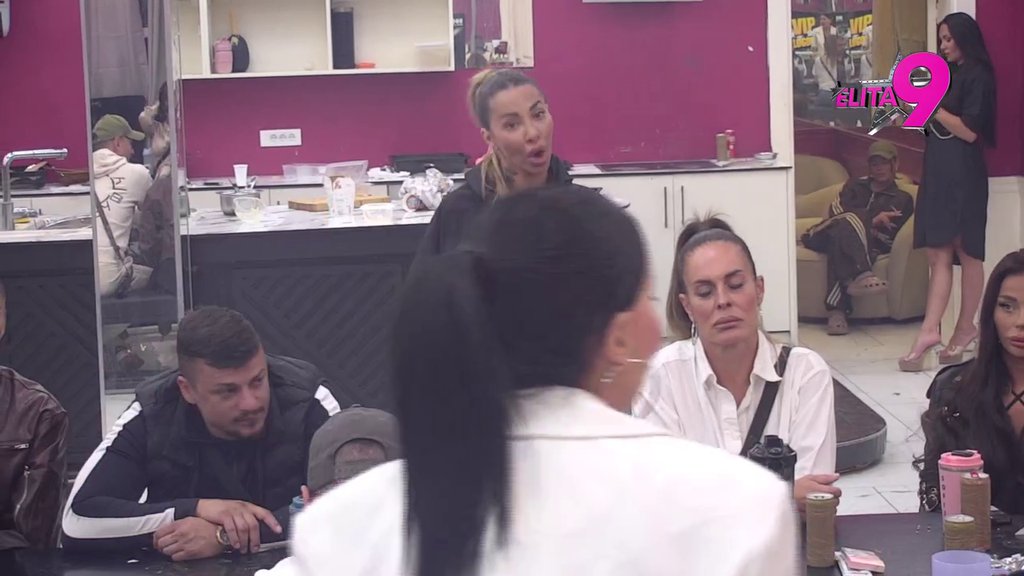 TVOJOJ DOKTORKI TREBA ODUZETI LICENCU: Aneli nazvala Vanju izobličenom, ona je dodatno potkačila: TI SI GRDOBA! (VIDEO)