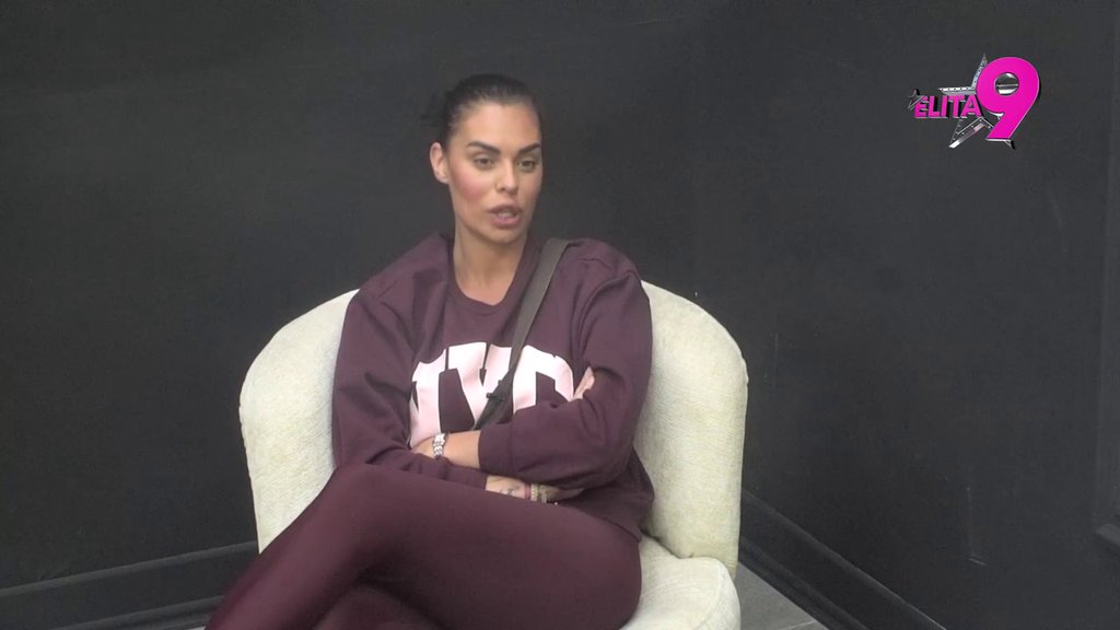 Aneli postala nova Harli Kvin! Mina otkrila da je videla POLJUBAC Đukića i Aneli, pa urnisala Sofiju: Nema mimiku, kakva je ona bre vernica?! (VIDEO)