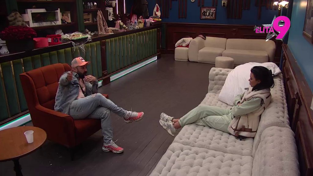 SADA JE SVE JASNO: Anita besni jer se Anđelo i Aneli drže zajedno dok se ona muči sa Lukom (VIDEO)