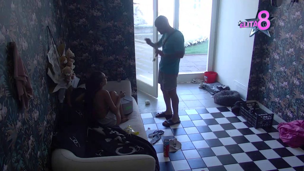 IMAŠ DETE KUĆI A DIRAŠ... Stefani izgorela od ljubomore, pa brutalno napala Munju, on je vratio na fabrička: Tako se majka ne ponaša! (VIDEO)