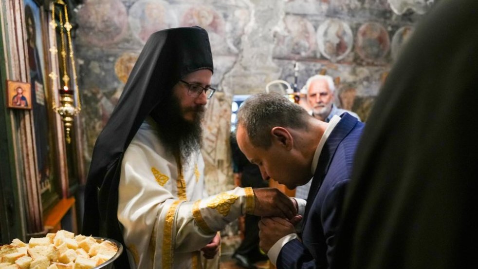 IVICA DAČIĆ PROSLAVIO VAŽAN JUBILEJ: 60 godina od krštenja u manastiru Ajdanovac – "Dobio sam drugu šansu za život"