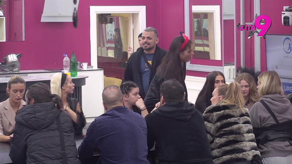 Bebica će se sad stvarno šlogirati: Đukić pred svima priznao da mu je falila Teodora, večeras spavaju zajedno! (VIDEO)