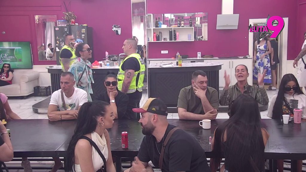 Divlja od nemoći: Kačavenda sručila surovu istinu Aneli u lice, ona doživela pomračenje, obezbeđenje reagovalo (VIDEO)