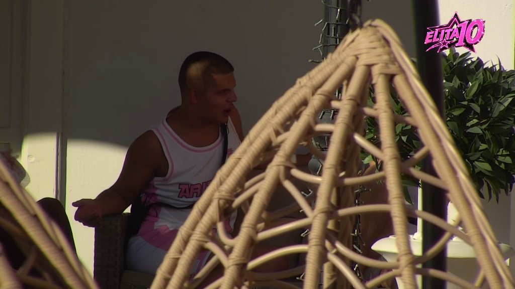 PLJUŠTE UVREDE KAO NIKADA! Karlo i Dajana zaratili na startu Elite 10: Možes da sanjaš... (VIDEO)