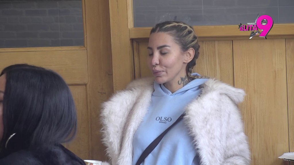 SAVRŠENE POZICIJE (NE)POSTOJE! Aneli i Luka tokom proslave Vanjinog rođendana KAO DA GLUME U SPOTU! (VIDEO)