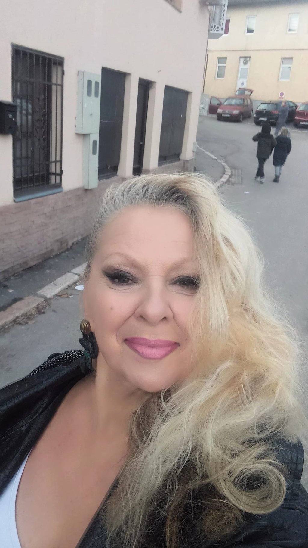 ISPOD NJENE KOŽE LEŽI ONA GROZNA MAJA! Anelina majka Grofica urnisala Marinkovićevu: Ta prljavuša je izgledala kao saobraćajna nesreća, krpili su joj karoseriju!