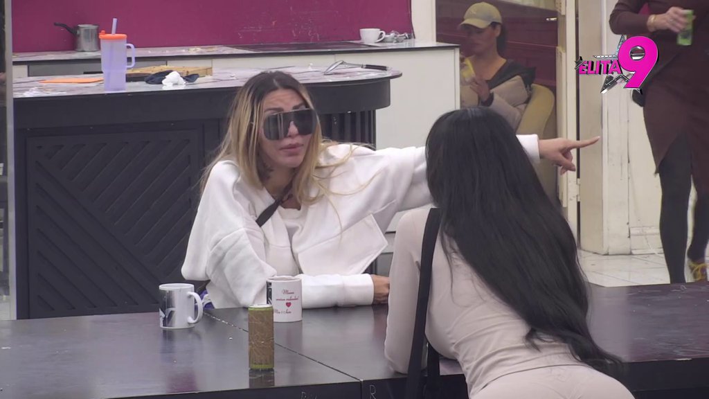 ŽESTOKO SUOČAVANJE ASMINOVIH BIVŠIH: Aneli i Stanija oči u oči, jedna drugoj rešile da kažu SVE U LICE: GLUMIŠ ŽRTVU! (VIDEO)