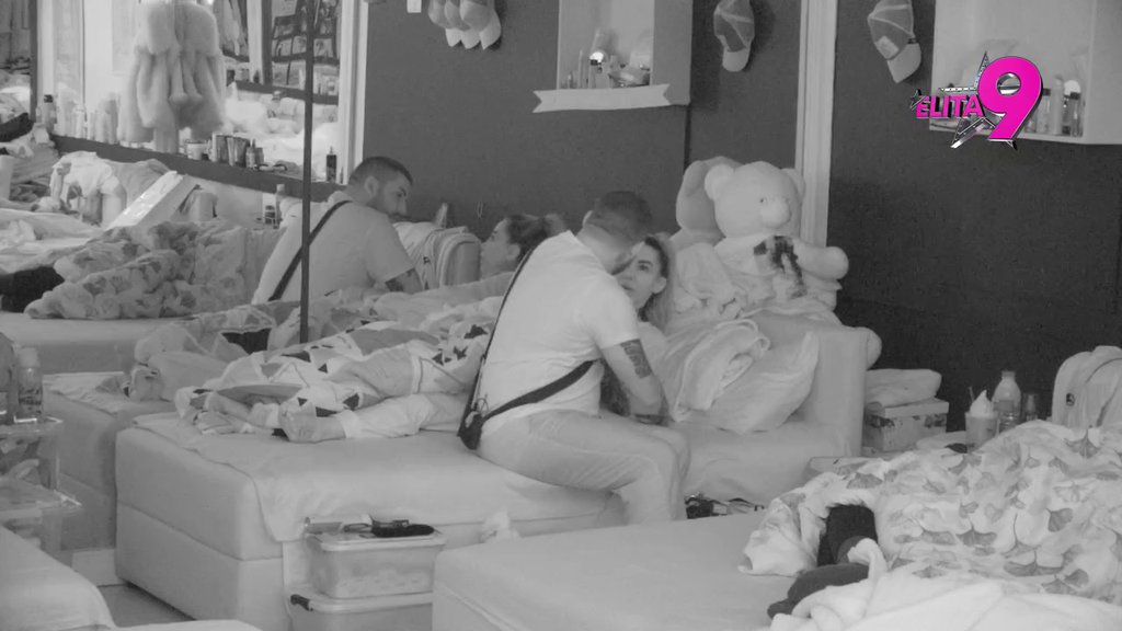 Nisam te tukao, dva, tri puta sam te udario, a možda te nisam ni varao! Asmin ponovo pokušao da pomuti pamet Aneli, ona ga oduvala: Gubi se, lažove jedan! (VIDEO)