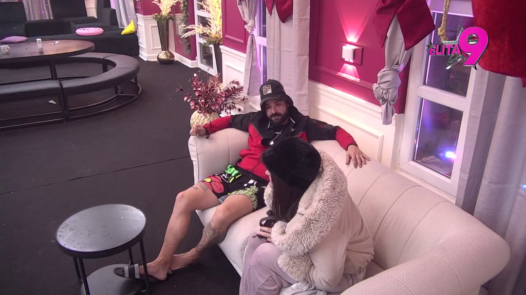 ZAGRLILI SMO SE PRED SPAVANJE! Luka ispipava teren kod Todićke, ona otkrila: Boginja je stidljiva! (VIDEO)