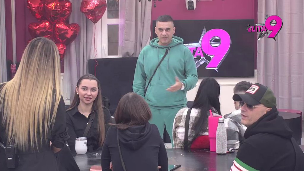 Misle da mu je ovo karma za sve! Učesnici ismejali Bebičino stanje zbog Teodore, uvideli da je Delićeva NIKAD SREĆNIJA: Daje mu na kašičiću, samo onoliko koliko je dovoljno (VIDEO)