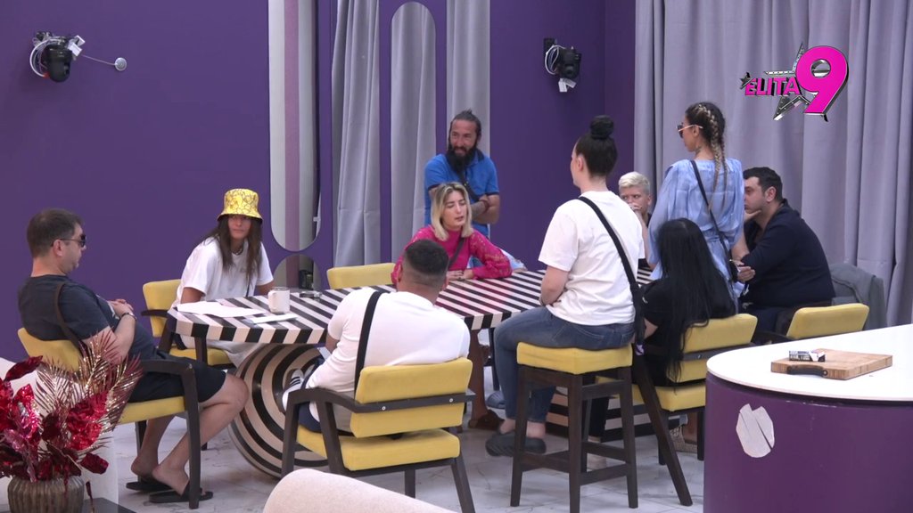 Aneli sama sebe ukanalila! Deca u školi će zadirktivati Noru: Za tebe je tata tražio DNK! (VIDEO)