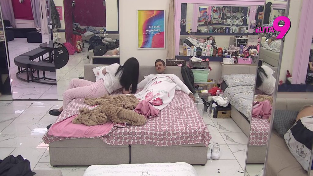 TOTALNI ŠOK! Uroš posavetovao Sandru da se skloni od Filipa, ona piznala da ne mari za tuđe komentare, pa namestila posteljinu za VRELU AKCIJU! (VIDEO)