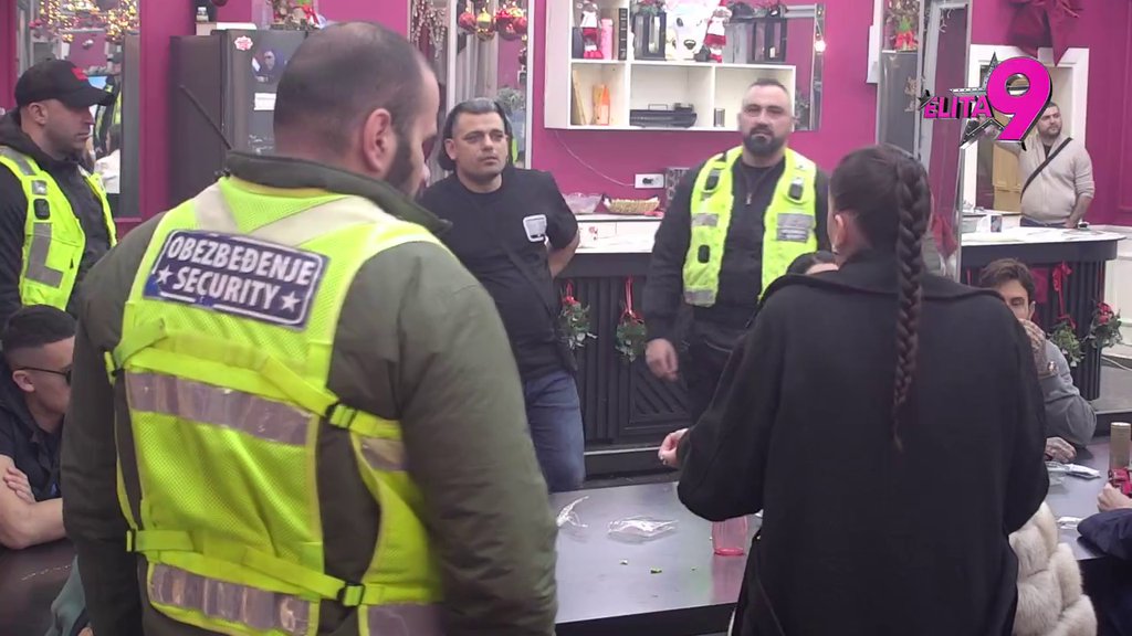 Obezbeđenje preplavilo Belu kuću! Bora urla na Boginju iz petnih žila, Anastasija ga ponovo ukanalila: I lud čovek vidi da tebi prija Uroš (VIDEO)