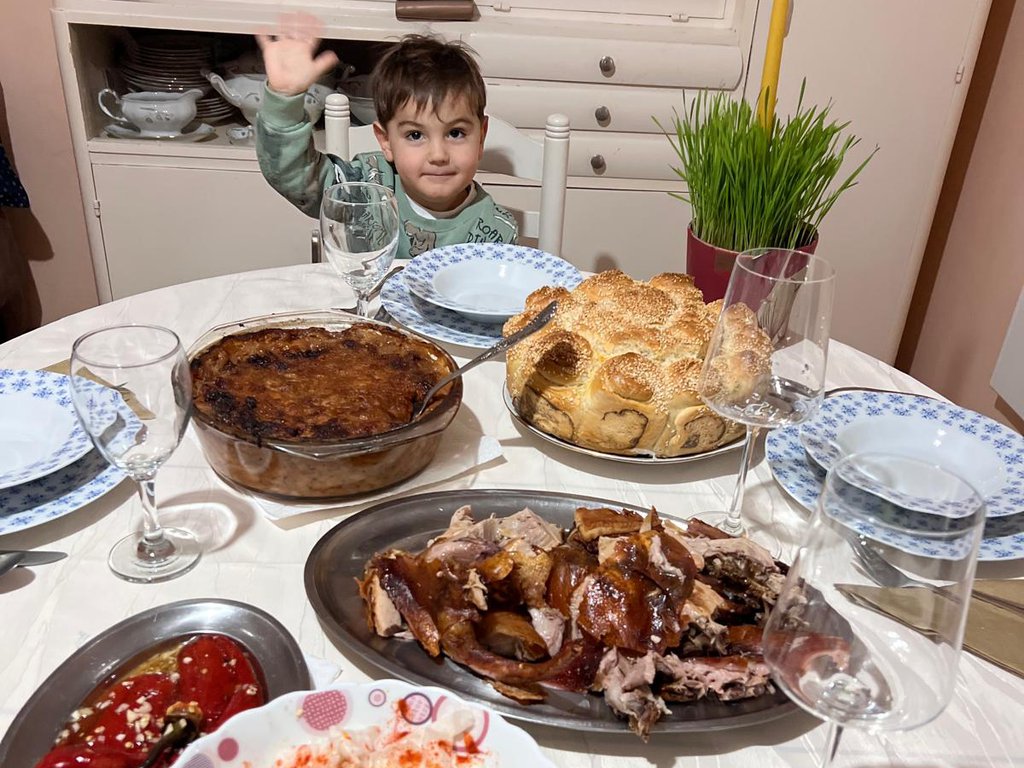 ZAVIRITE NA PROSLAVU BOŽIĆA KOD ALENA I MAJE HADROVIĆ: Bivši zadrugari progovorili o najradosnijem hrišćanskom prazniku, a na trpezi NEMA ČEGA NEMA (FOTO)