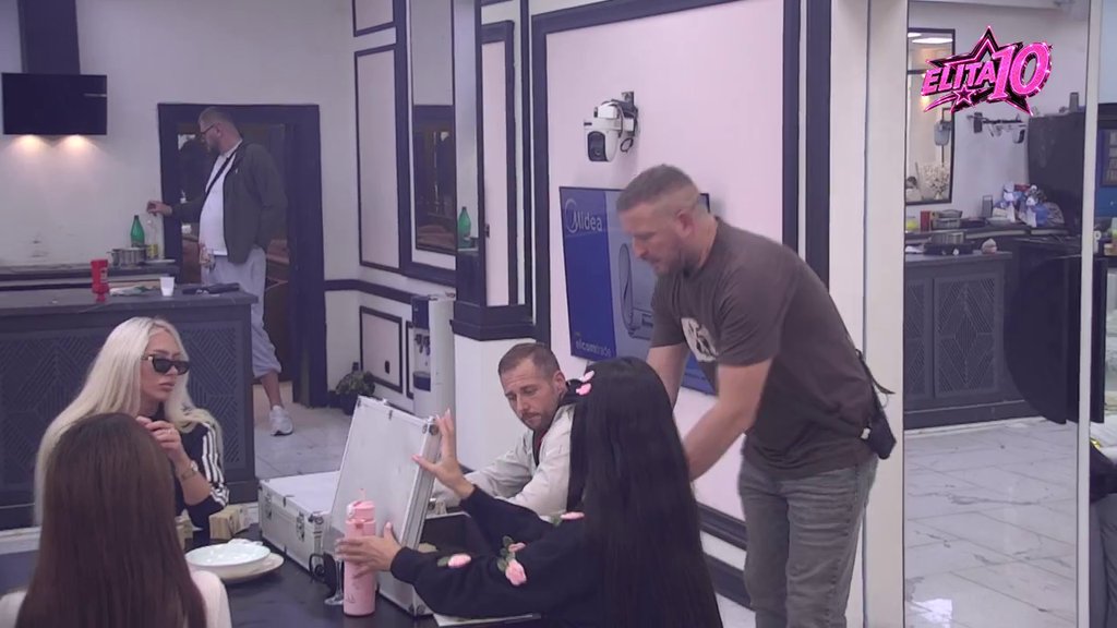 Najomraženija si osoba i najveći promašaj u istoriji rijalitija: Ivan Marinković opalio Tošiću šamar realnosti, unakazio ga pred svima! (VIDEO)