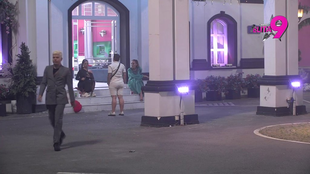 NEPREPOZNATLJIV: Uroš Stanić drastično promenio vizuelni identitet! Štikle i haljine zamenio muževnim odelom! (VIDEO)