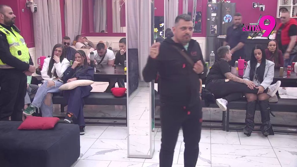 NE PREZA OD TOGA DA KAŽE SVE: Bora izneo sav prljav veš iz veze sa Anastasijom, pa se svrnuo na ljubavnu romansu sa Indi: ONA JE LJUDINA, MNOGO MI JE POMOGLA! (VIDEO)