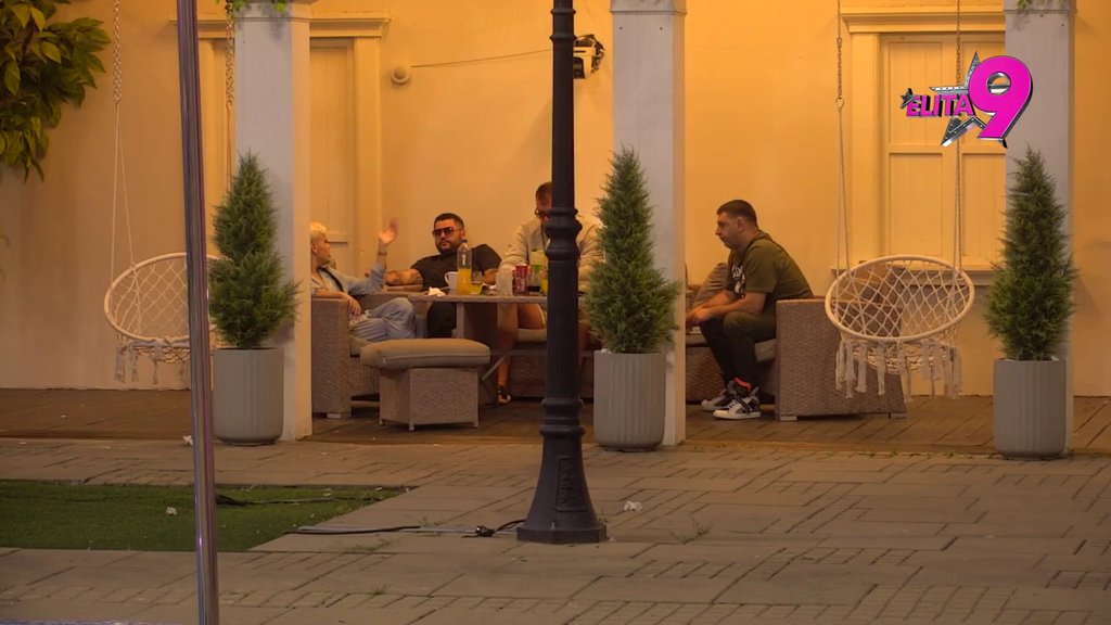ONA JE ŽENA MOJIH SNOVA: Asmin priznao da se pored Stanije oseća kao nežno pilence, pa istakao da se Aneli proslavila preko njene grbače! (VIDEO)