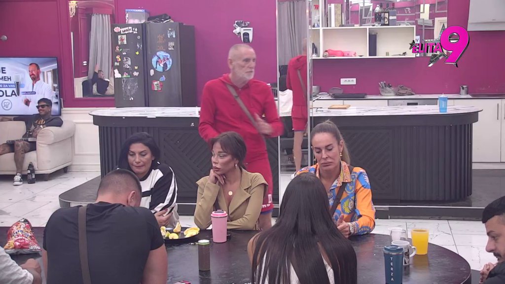 Dočekao svojih pet minuta! Mića dao sve od sebe da opere Aneli, pa se obrušio na Asmina, a Anitu proglasio animir damom! (VIDEO)