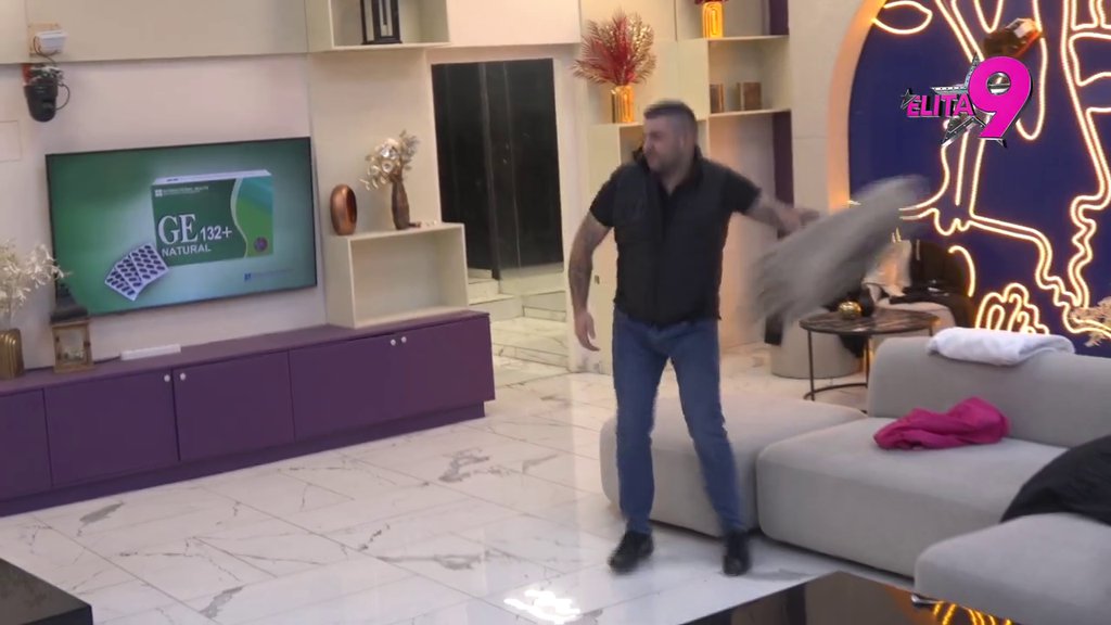 Sklonite mi manijaka: Alibaba ipak ne može da odoli Maji, ona beži od njega i vrišti na sav glas! (VIDEO)