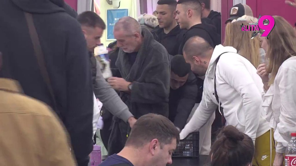 Govorila je da nisi normalna i da si luda: Anđelo nastavlja da urniše Anitu žestokim prozivkama, ona na ivici nervnog sloma! (VIDEO)