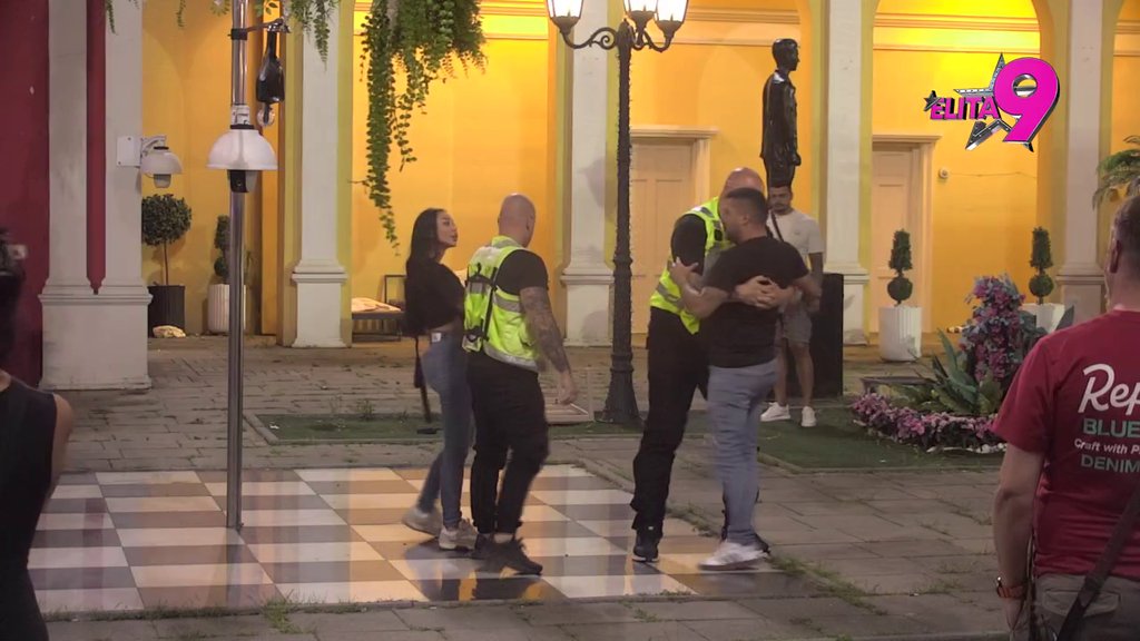 OBEZBEĐENJE ODMAH REAGOVALO! Asmin divlja i lomi sve pred sobom, ne želi da vidi Maju: Sklonite od mene budalu raspalu (VIDEO)
