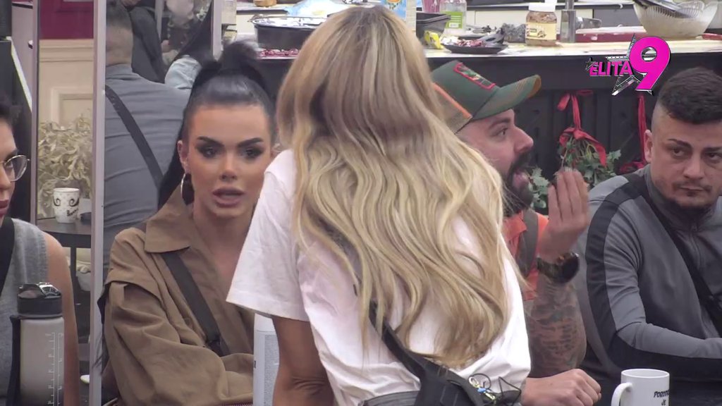 Jezikom seče kao mačem: Bebica bez pardona unakazio Alibabu i njegovu podelu budžeta, pljušte prozivke! (VIDEO)