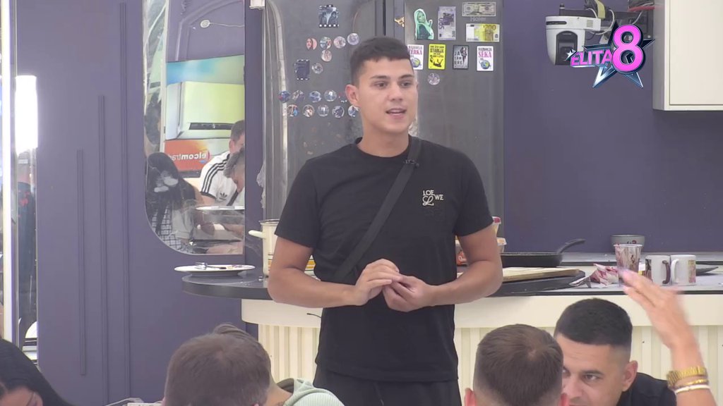 Hoćeš da donesem crni luk da zaplačeš, jer juče nisi mogla: Peja i Ena u ratu do istrebljenja, ona mu natrljana na nos poljupce sa Sandrom (VIDEO)