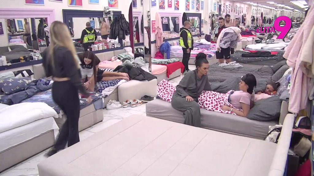 Ne zna gde udara: Anita pronašla spas u Mini, zatražila savete kako da zaustavi rat sa Anđelom (VIDEO)