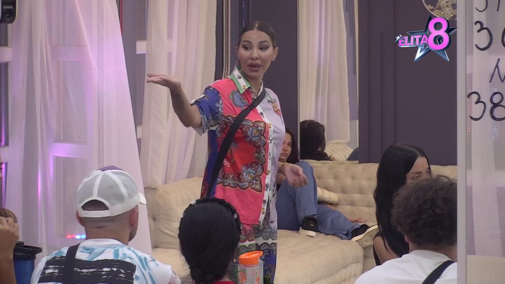 ŠOK NAD ŠOKOVIMA: Aneli priznala da je ĆERKA NE PREPOZNAJE, pa Ena dolila ulje na vatru: Kome ti praviš dete?! (VIDEO)