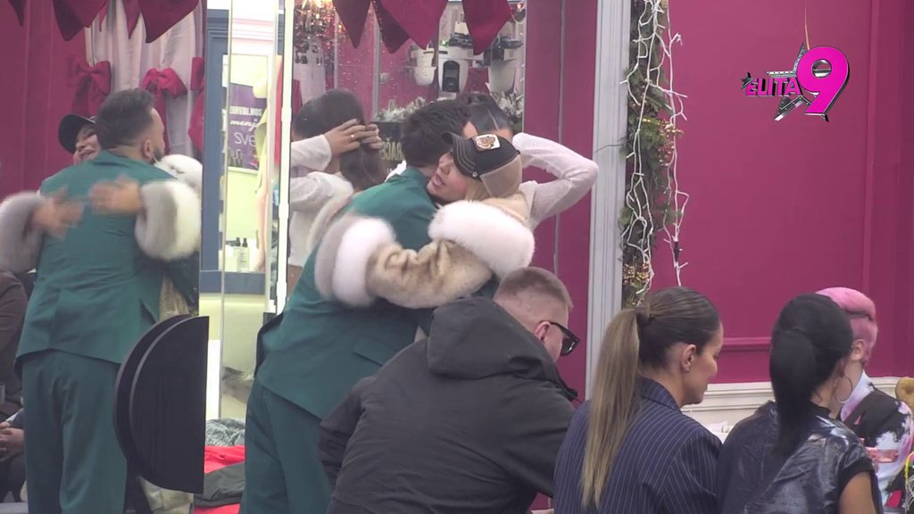 Voli te mama najviše na svetu: Aneli se izgrlila sa Anđelom, pa se obratila ćerkici Nori (VIDEO)