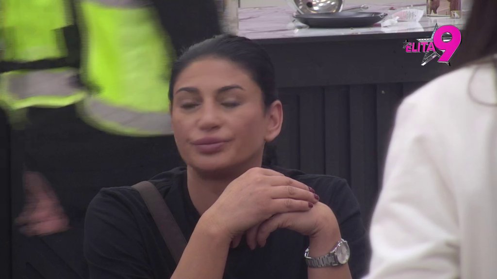 Ako smo Mileni zaboravili sve s kim je bila, zaboravićemo i tebi JEDNOG ČIČU! Jakšićka i Sofija spustile loptu, jedna drugoj obećale RUKU PRIJATELJSTVA! (VIDEO)