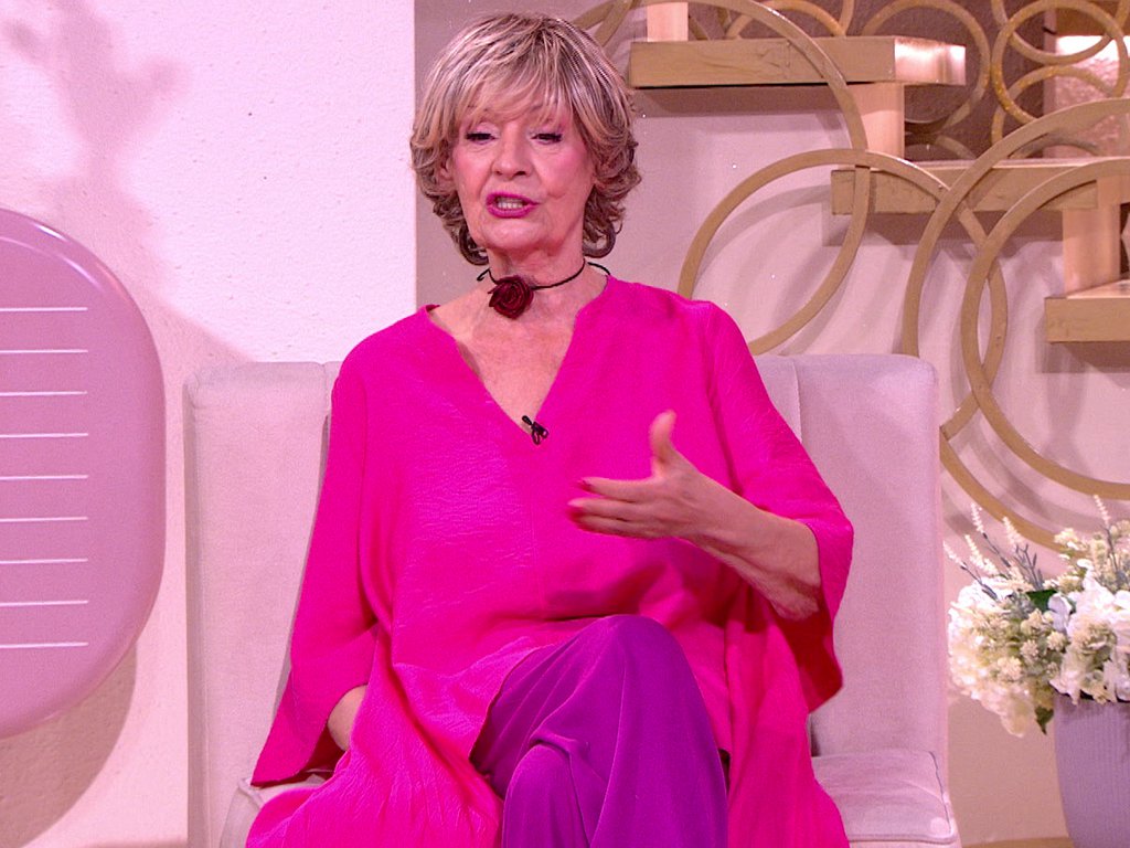 KUĆA LEPE LUKIĆ PRODATA ZA 1.000.000 DINARA, A ONDA USLEDIO ŠOK OBRT! Sve otišlo pod doboš zbog njenog bratanca, a za kupovinu bio zainteresovan i Kristijan Golubović