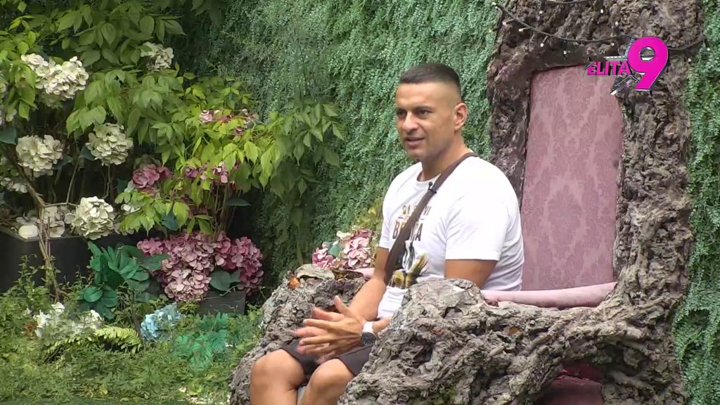 Pred učesnicima je Teodoru stavio na tron, a kod Drveta mudrosti ne! Bebica priželjkuje da pobedu odnese OVAJ UČESNIK! (VIDEO)