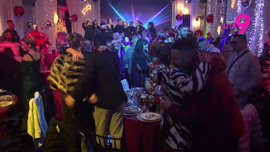 SREĆNA NOVA OD TAKMIČARA ELITE: Ludo veselje, svi se izljubili u ponoć! (VIDEO)