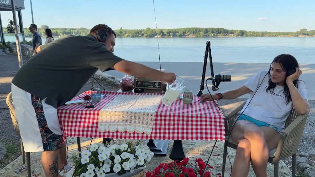 VODIM TE VEČERAS U DEVOJAČKU SOBU! Gastoza uživo u programu muvala školska drugarica Maje Marinković: Bila je pacovka, a ja lepa, prirodna! (VIDEO)