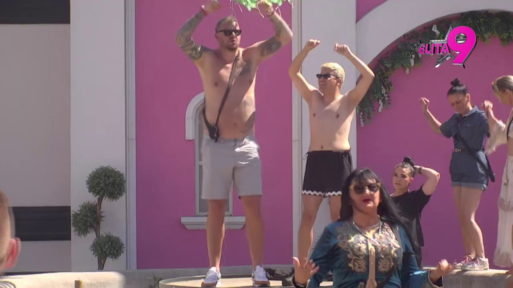 UROŠ STANIĆ NA KAKVOG NISTE NAVIKLI! Janjuš mu zabranio da peva, pa načinio novi korak u želji da on njega napravi simbolom MUŠKOSTI! (VIDEO)