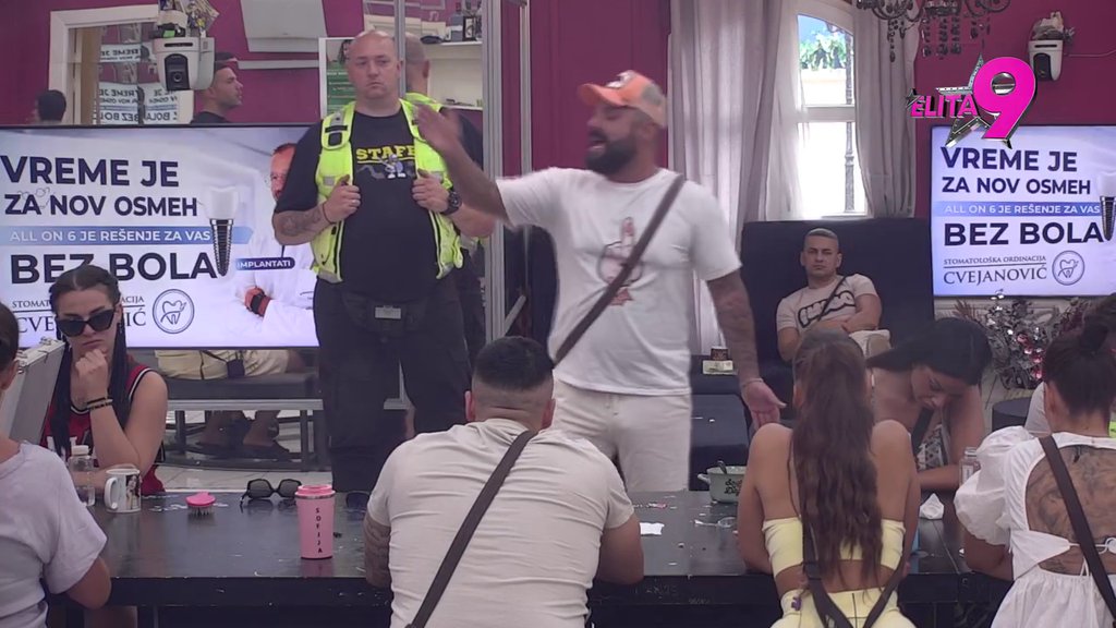 Tvoja devojka ima snimke po sajtovima... Luka i Anđelo u ŽESTOKOM KLINČU, Vujović brani Anitu, a podsetio na sve GNUSNE UVREDE na njen račun! (VIDEO)