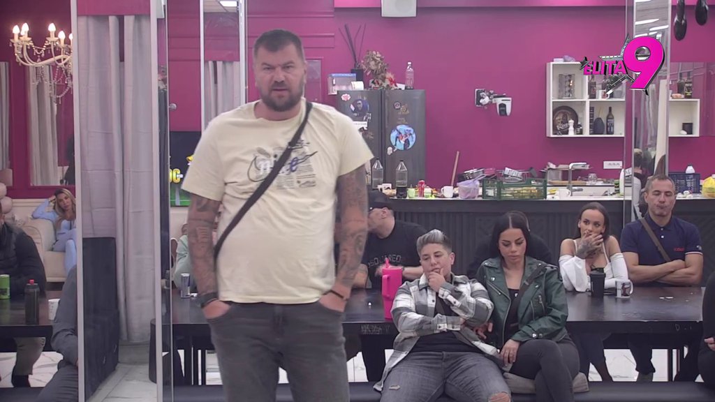 BEZ MILOSTI! Janjuša stigao blam zbog afere sa Milenom, obrisao patos njenim dostojanstvom: Ona je laka žena, pada kao bandera... (VIDEO)